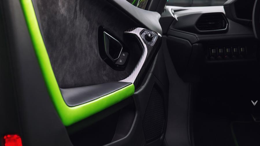 Детали интерьера Lamborghini Huracan LP610-4  by Vilner 2017 года  (фото 7 из 11)